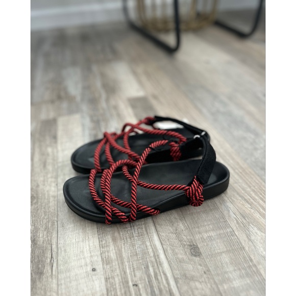 ❌SOLD❌Zara Women’s Flat Sandals 39 (8) Red Black Criss Cross Rope Slide Slip - Picture 3 of 4